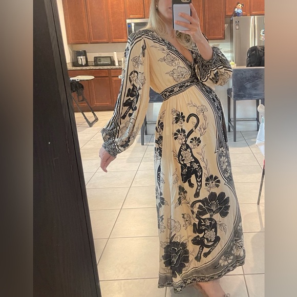 FARM RIO Elegant Black and Cream Floral Dress - Picture 3 of 8